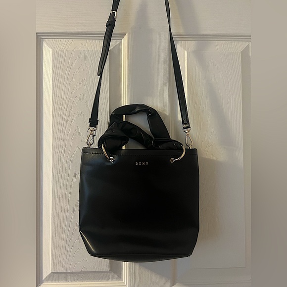 NWT DKNY Shay SM Tote, black with gold hardware - Picture 2 of 8